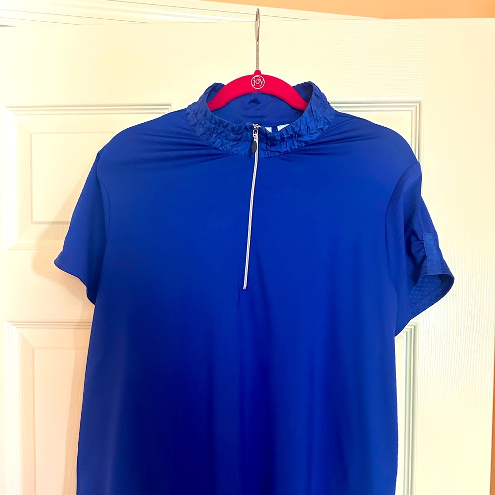 Chicos Zenergy Blue Short Sleeve Top with Ruffled Collar, size 3